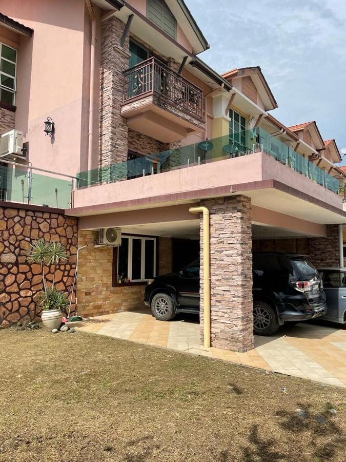 Homestay D' Sepangar Hills Kota Kinabalu Exterior photo